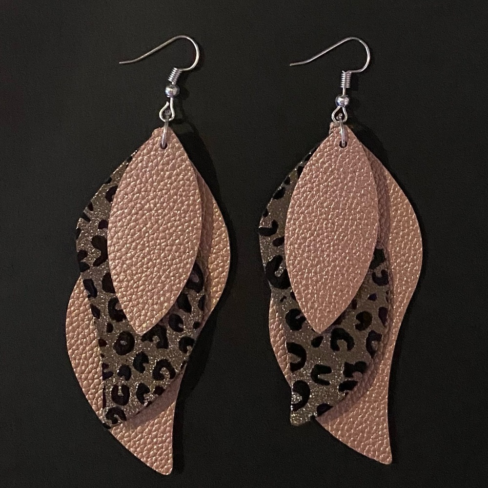 Earrings‼️FREE SHIPPING‼️